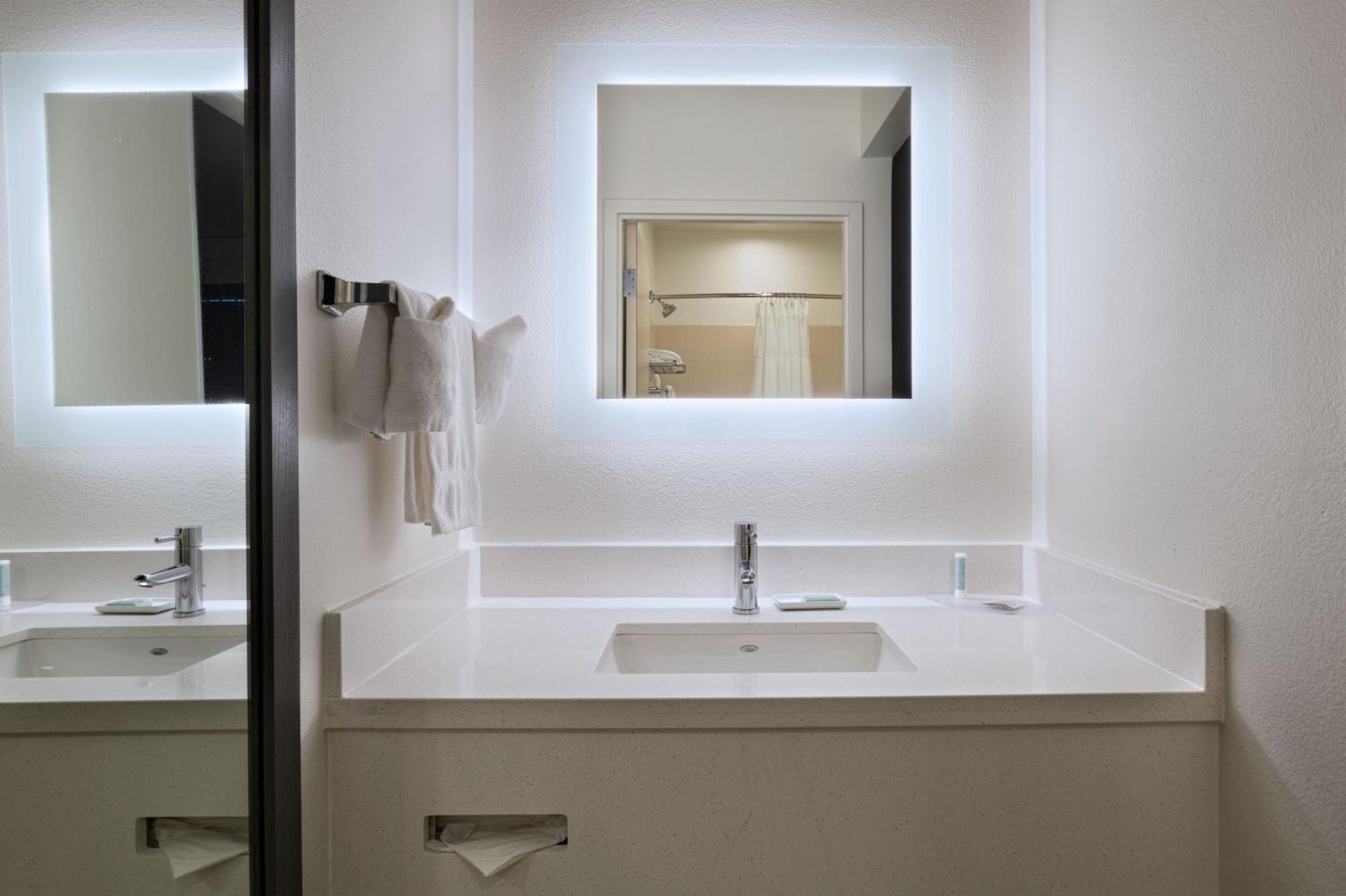 Springhill Suites By Marriott Dallas Dfw Airport East Las Colinas Ървинг Екстериор снимка